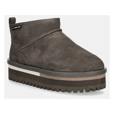 Tommy Jeans velúr hócipő TJW SUEDE FLATFORM BOOT WL szürke, EN0EN02599