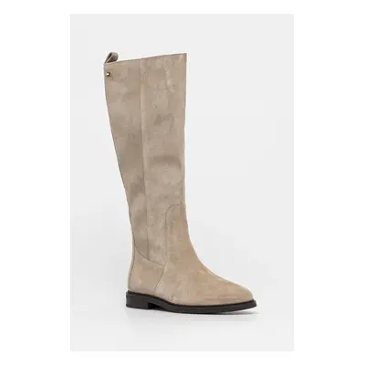 Tommy Hilfiger csizma velúrból FLAG SUEDE LONG BOOT ZIP bézs, női, lapos talpú, FW0FW08178