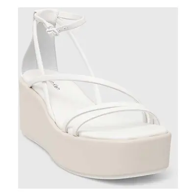 Calvin Klein bőr szandál WEDGE SANDAL LTH fehér, női, platformos, HW0HW01949