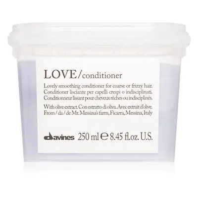 Davines Essential Haircare LOVE Smoothing Conditioner kisimító kondicionáló a rakoncátlan és tör