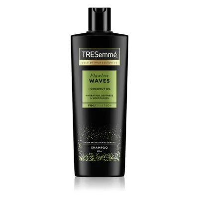 TRESemmé Flawless Waves hidratáló sampon hullámos és göndör hajra 400 ml