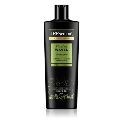 TRESemmé Flawless Waves hidratáló sampon hullámos és göndör hajra 400 ml