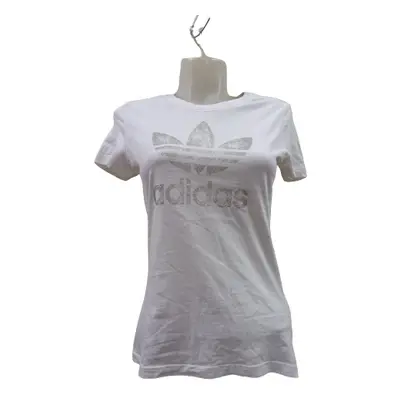 Női M-es ezüst fehér mintás póló - Adidas (kicsit használtabb, kis luk a címke mellett)