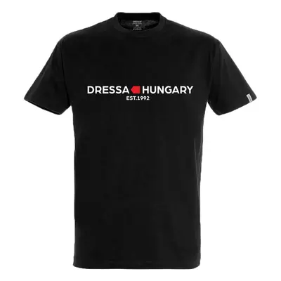 Dressa Hungary EST.1992 feliratos nagyméretű környakú rövid ujjú pamut póló - fekete