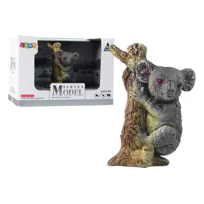 Koala figura egy fán