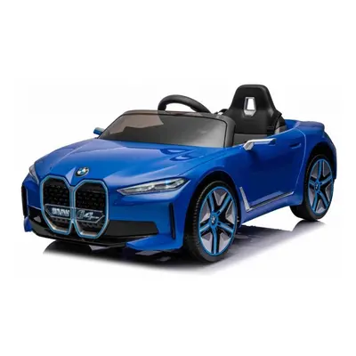 Kék BMW i4 elektromos kisautó