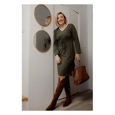 Plus Size ruha khaki mellénynyakkendővel