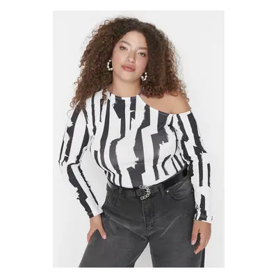 Trendyol Curve Black Fitted Cut-out Detailed Patterned Knitted Patterned Blouse