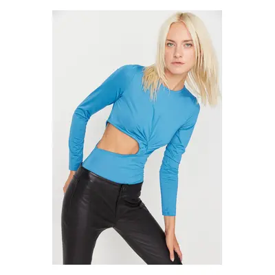 Trendyol Blue Crew Neck Cutout Detailed Long Sleeved Flexible Knitted Bodysuit