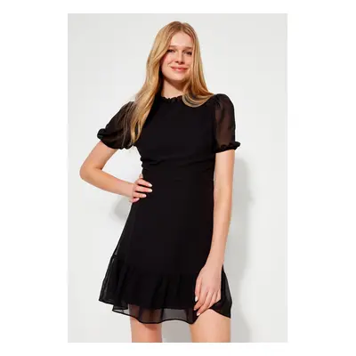 Trendyol Black Straight Cut Skirt Flounce Mini Sifonnal bélelt szőtt ruha