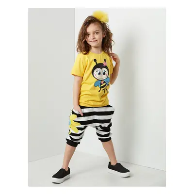 Denokids Bee Patterned Striped Girl's Yellow Summer T-shirt Capri Shorts Set