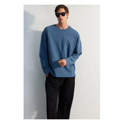 Trendyol Blue Oversize/Wide Cut Limited Edition 100% Cotton Sweatshirt with Textured Label