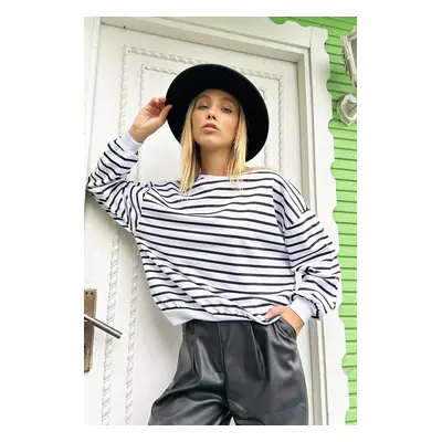 Trend Alaçatı Stili Women's White Black Crew Neck Striped Seasonal Oversize Sweatshirt