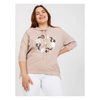 Beige cotton blouse of larger size with appliqué