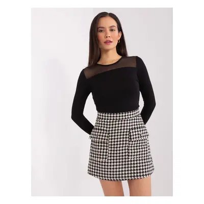 White and black skirt with pockets