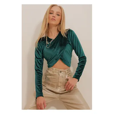 Trend Alaçatı Stili Women's Green Crew Neck Wrapped Velvet Crop Top Shirt