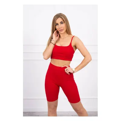 Complete with red trousers with high waist