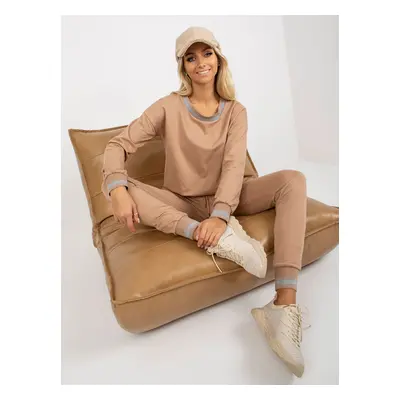 Women's camel tracksuit with hoodless sweatshirt