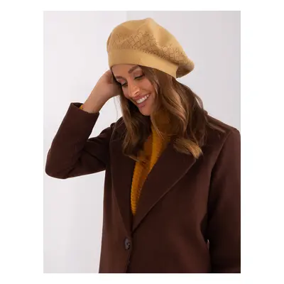 Women's camel beret with appliqué