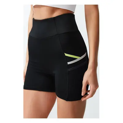 Trendyol Black Restorer Tulle Pocket and Reflector Print Detailed Knitted Sports Shorts/Short Le