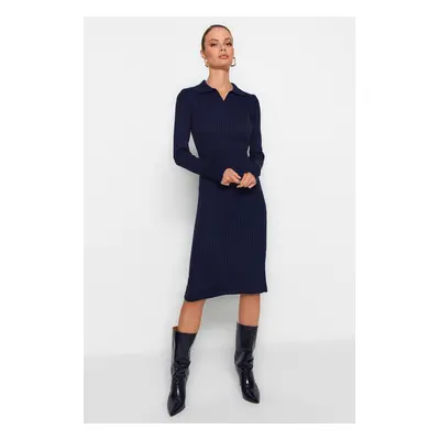 Trendyol Navy Blue Midi kötöttáru póló nyakú ruha