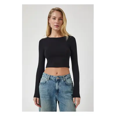 Happiness İstanbul Women's Black Crew Neck Basic Crop Knitted Blouse