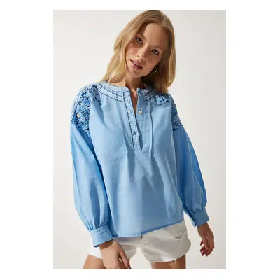 Happiness İstanbul Women's Sky Blue Embroidered Linen Blouse