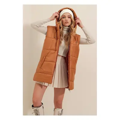 Trend Alaçatı Stili női teve kapucnis zseb részletes oversize puffer mellény