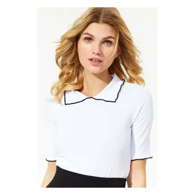 Trendyol White Collar Detailed Fitted/Situated Knitted Blouse