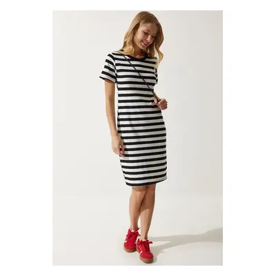 Happiness İstanbul Women's Black and White Crew Neck Striped Knitted Dress