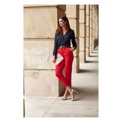 Elegant trousers with red pleated