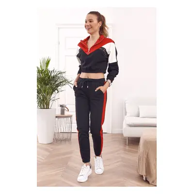 Comfortable sweatshirt with stand-up collar and red and black trousers