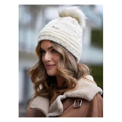 Creamy women's cap for the winter