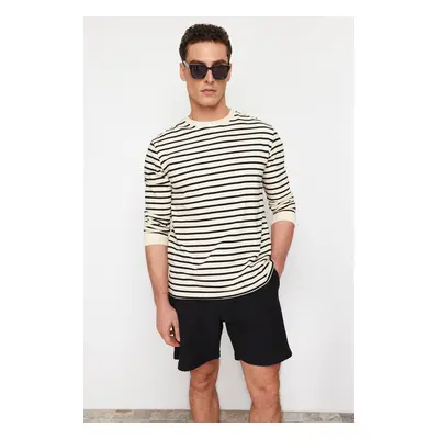 Trendyol Black Regular Cut Textured Thick Shorts