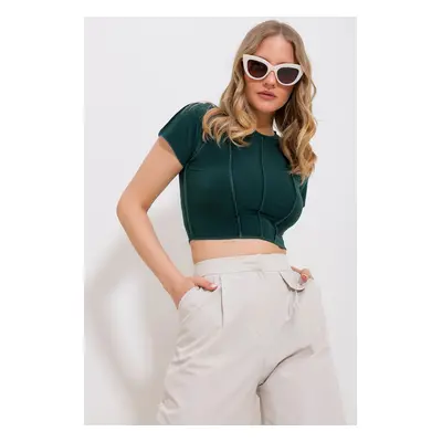 Trend Alaçatı Stili Women's Green Crew Neck Front Stitched Crop Sandy Blouse