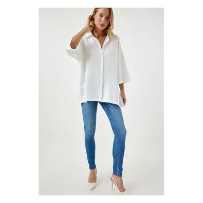 Happiness İstanbul Women's White Slit Soft Textured Knitted Shirt