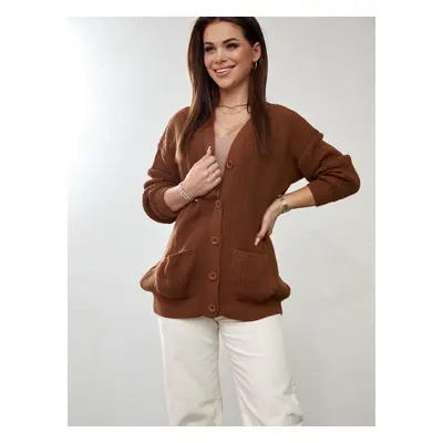 Loose women's sweater with brown buttons