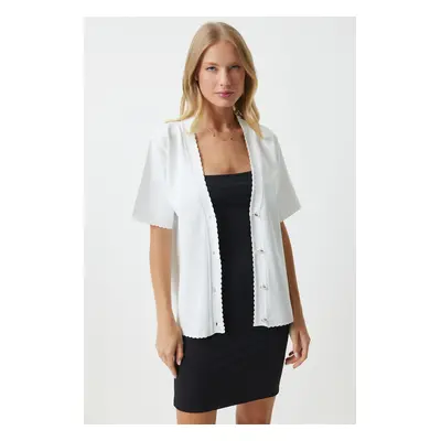 Happiness İstanbul Women's White Stylish Buttoned Seasonal Knitwear Cardigan