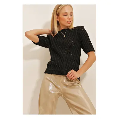 Trend Alaçatı Stili Women's Black Crew Neck Hole Openwork Half Sleeve Knitwear Sweater