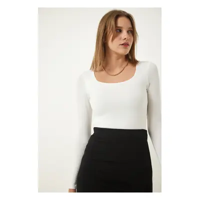 Happiness İstanbul White Square Neck Viscose Knitted Blouse