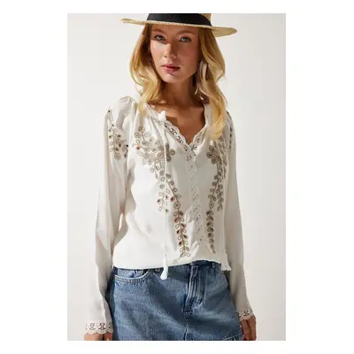 Happiness İstanbul Women's Ecru Embroidered Knitted Blouse