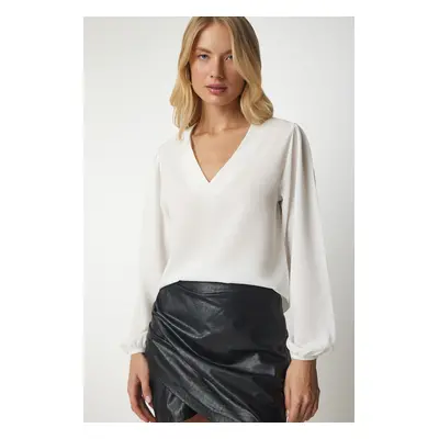 Happiness İstanbul Women's White V-Neck Crepe Blouse