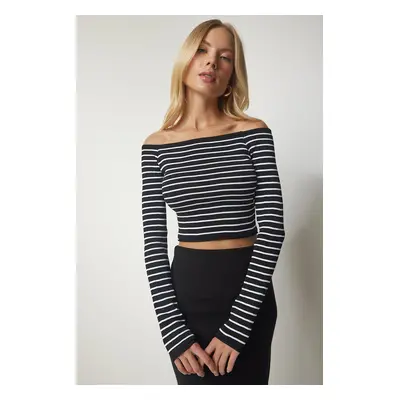 Happiness İstanbul Women's Black Square Neck Striped Crop Blouse