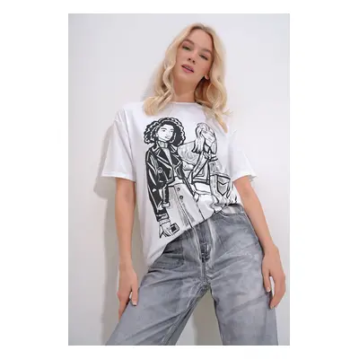 Trend Alaçatı Stili Women's White Crew Neck Foil Printed T-Shirt