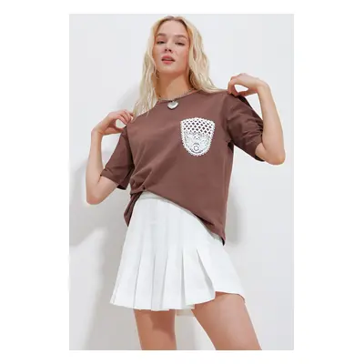 Trend Alaçatı Stili Women's Brown Crew Neck Guipure Pocket T-Shirt