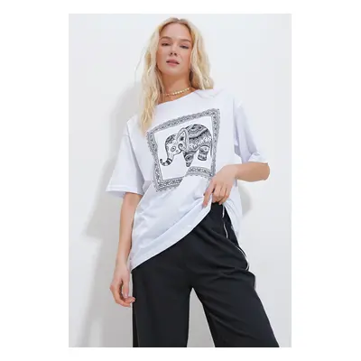 Trend Alaçatı Stili Women's White Crew Neck Stoned Elephant Printed Oversize T-Shirt