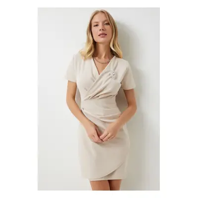 Happiness İstanbul Women's Cream Brooch Wrap Collar Mini Woven Dress