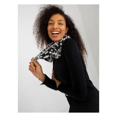 Black and white warm women's chimney with patterns