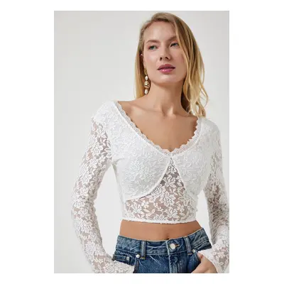 Happiness İstanbul Women's White Lace Stylish Knitted Crop Blouse