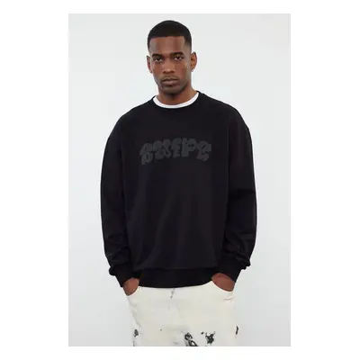 Trendyol Black Oversize/Wide Cut Embossed Printed Sweatshirt